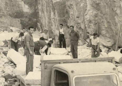 Imagen secundaria 1 - Arriba, la primera ampliación del negocio de los Cosentino. Sobre estas líneas, la cantera 'perro muerto', una de las primeras que compró la familia y, a la derecha, el primer Cosentino marmolista, Eduardo Martínez Cosentino