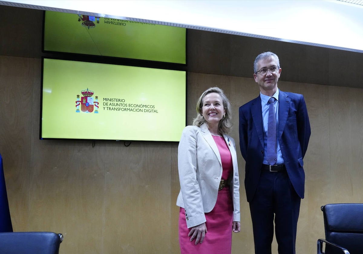 Nadia Calviño, vicpresidenta del Gobierno en funciones, y Pablo Hernández de Cos, gobernador del Banco de España