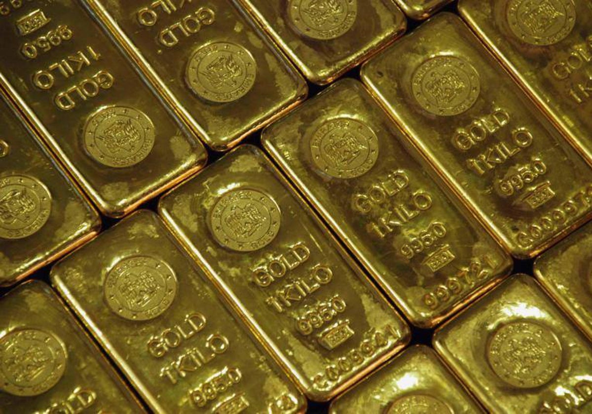 El precio del oro se coloca por encima de los 2.000 dólares la onza