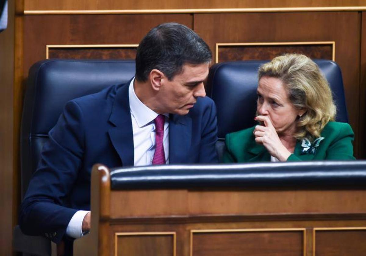 Pedro Sánchez y Nadia Calviño, durante la investidura