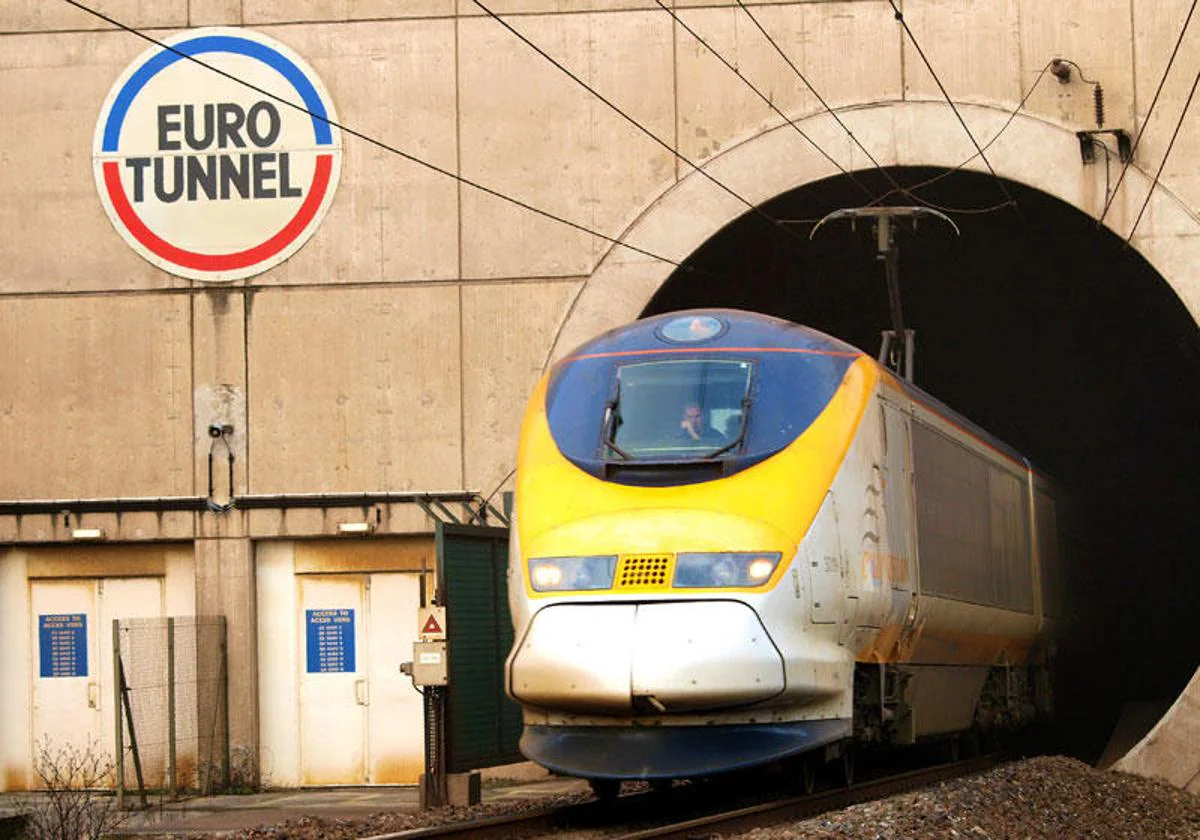 Un tren pasando por el Eurotúnel en una imagen de archivo