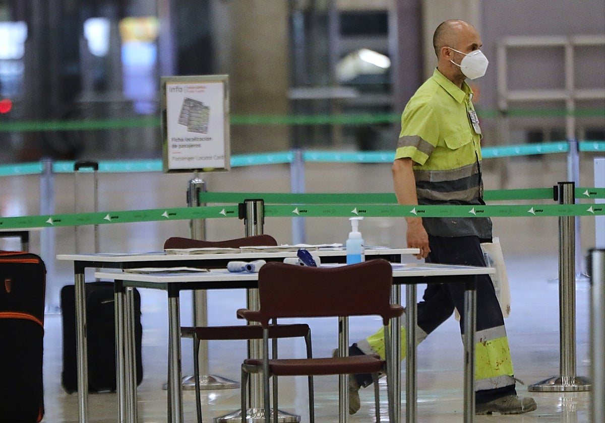Trabajador del servicio del Aeropuerto de Madrid-Barajas Adolfo Suárez