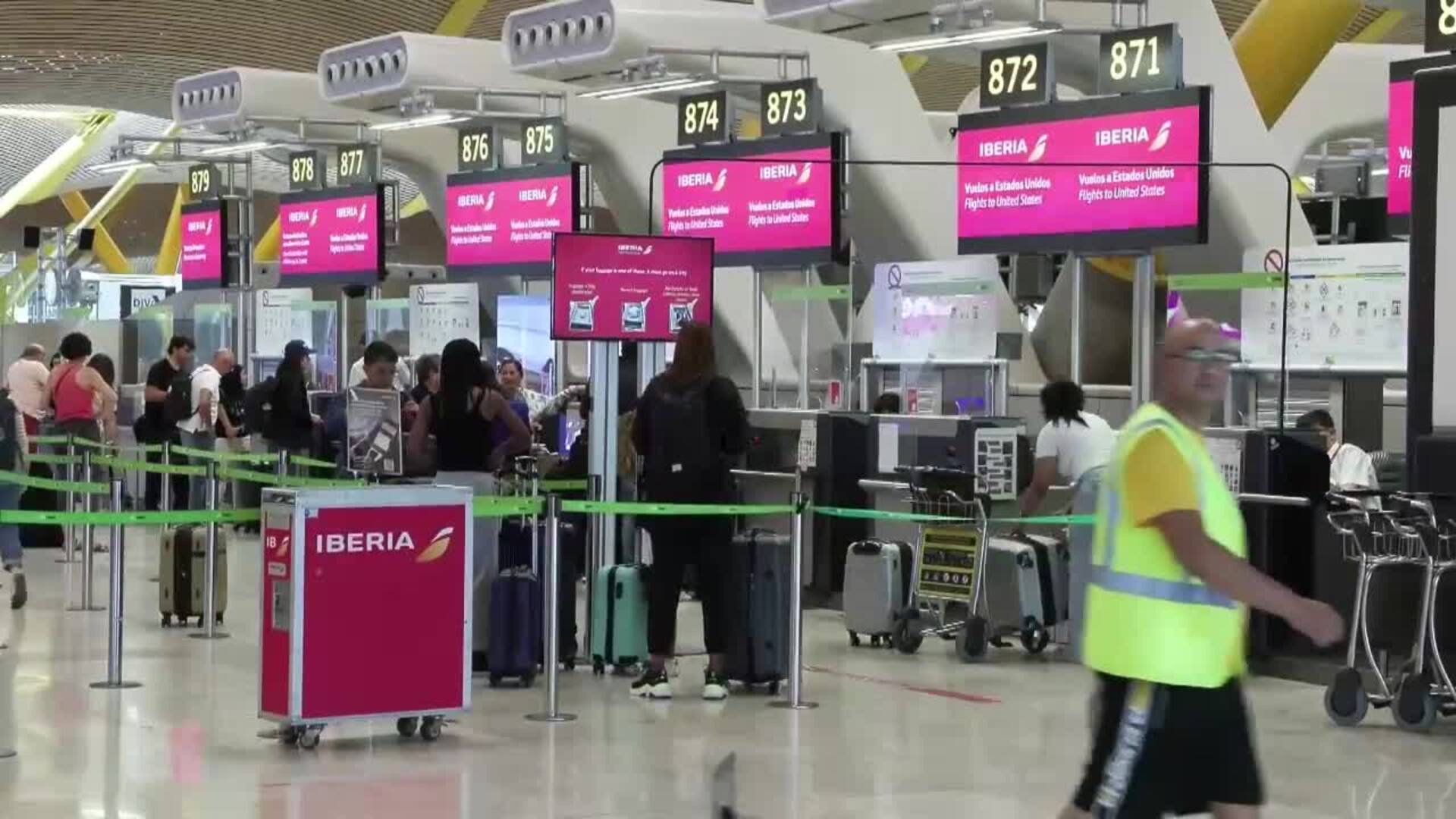 La Huelga De Handling De Iberia Obliga A Cancelar 444 Vuelos Y Afecta