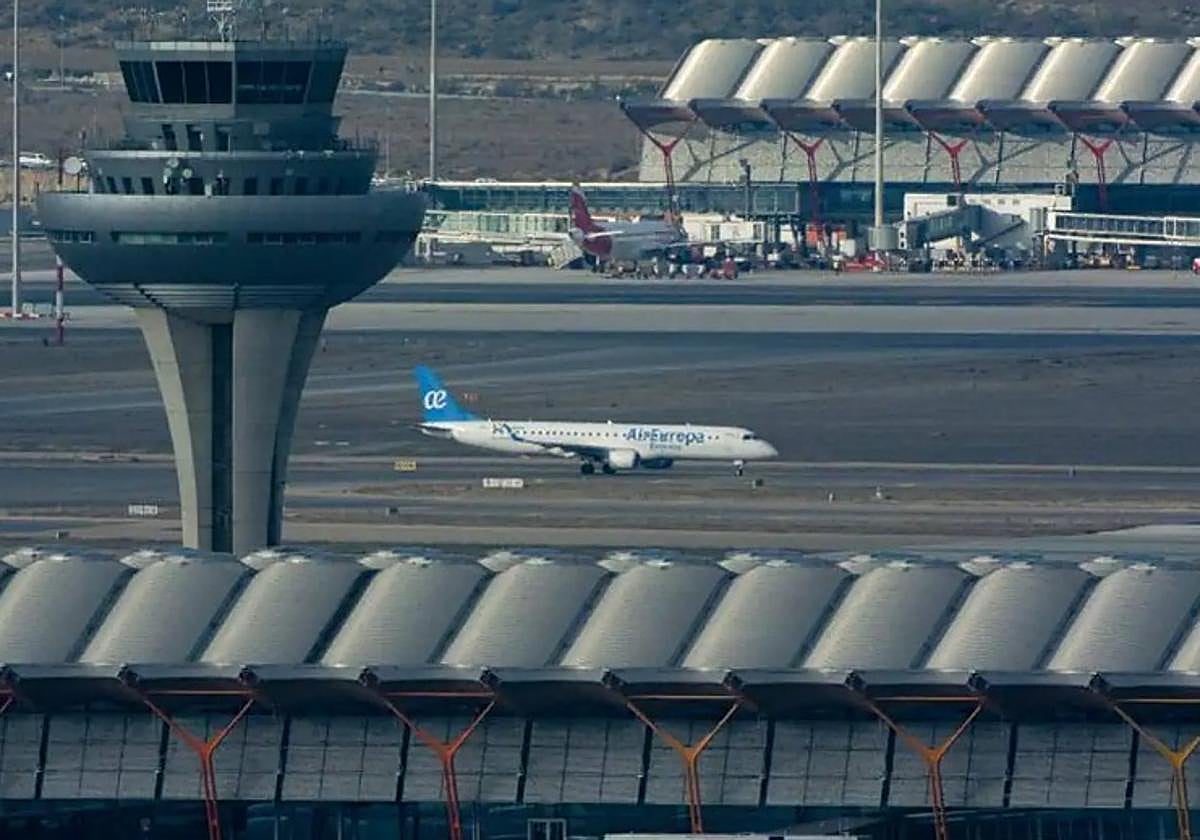 Torre de control del aeropuerto de Barajas