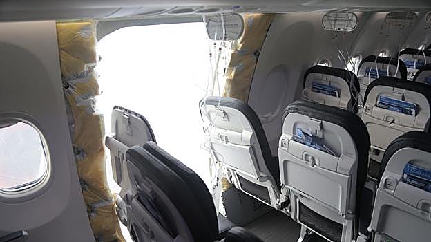 Hueco en el fuselaje del avión de Alaska Airlines que ocasionó el aterrizaje de emergencia