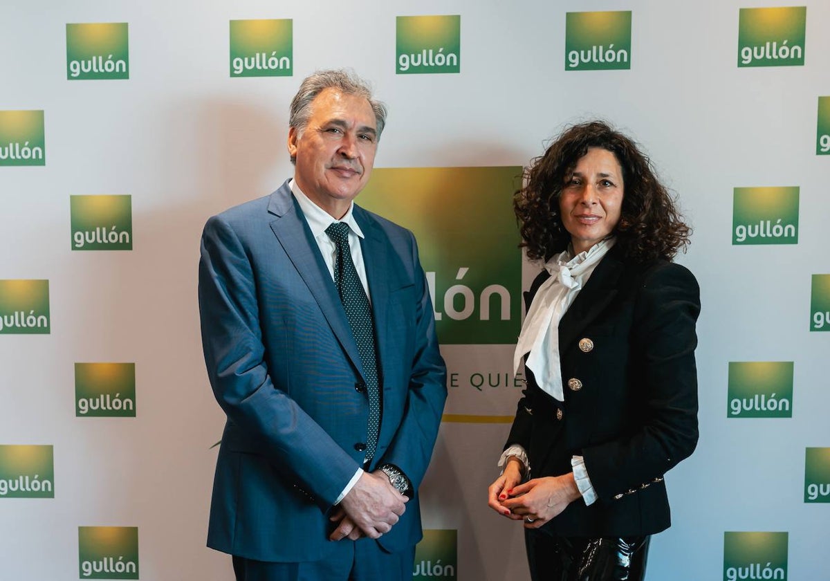 El CEO de Galletas Gullón, Juan Miguel Martínez Gabaldón, y la presidenta de la empresa, Lourdes Gullón