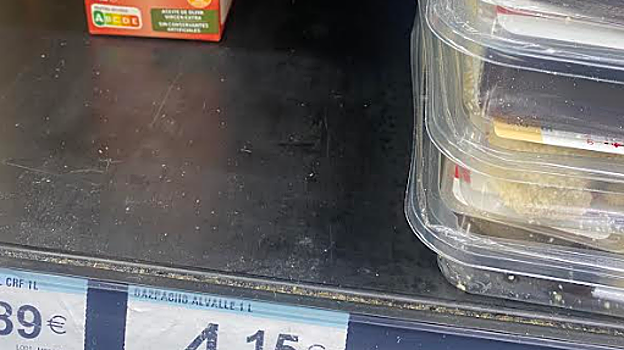 Un estante vacío de Alvalle.