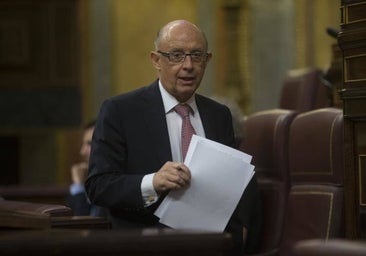 Un patinazo de Montoro aboca a Hacienda a pagar devoluciones millonarias a las grandes empresas