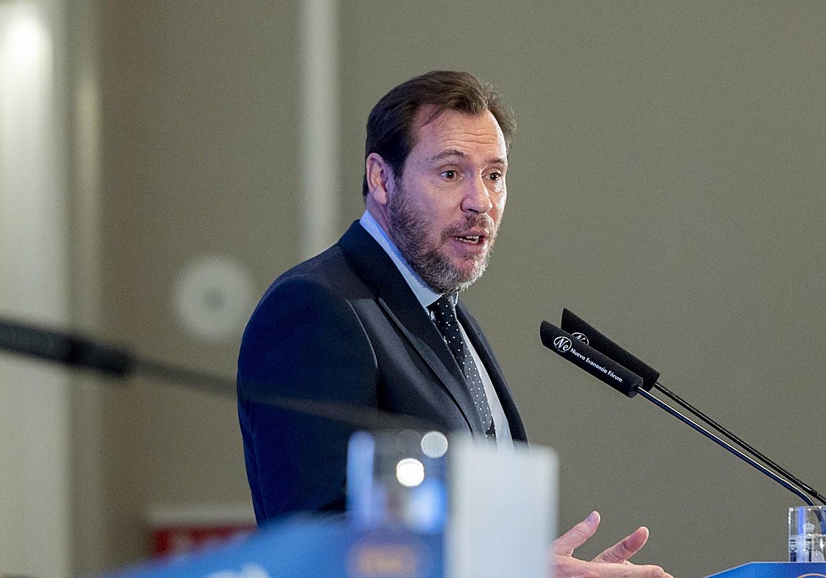 El ministro de Transportes y Movilidad Sostenible, Óscar Puente, en el desayuno informativo de Nueva Economía Forum