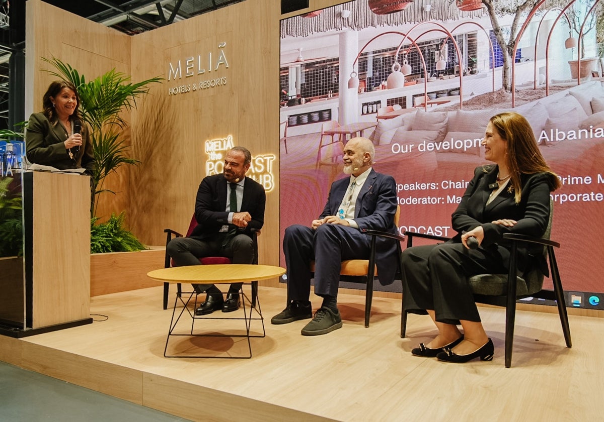 Gabriel Escarrer junto al primer ministro y la ministra de Turismo de Albania