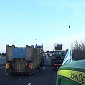 Los agricultores franceses cortan la frontera de La Junquera por la AP-7 y obligan al desvío de camiones