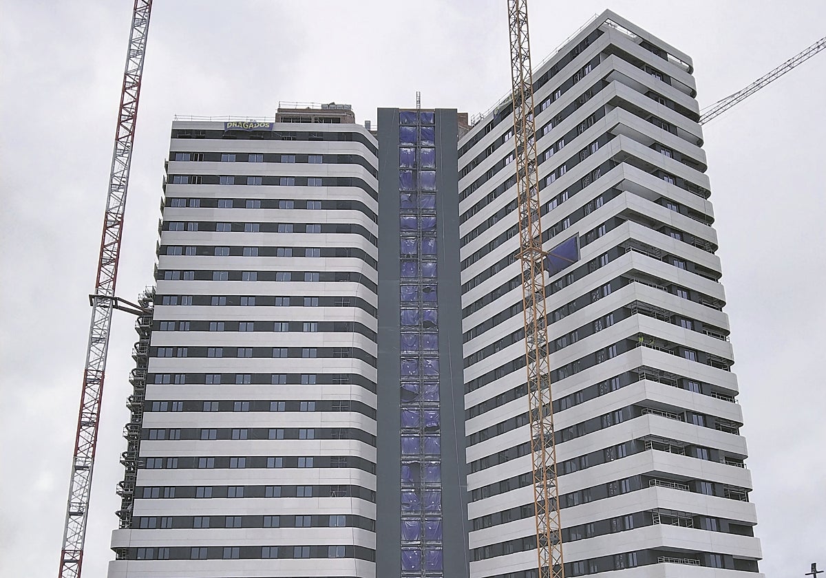 Una imagen de las obras de Node, el gigantesco edificio destinado al alquiler flexible que Momentun ha impulsado en la localidad madrileña de Alcobendas. Un símbolo del crecimiento de una actividad con presencia en cada vez más ciudades