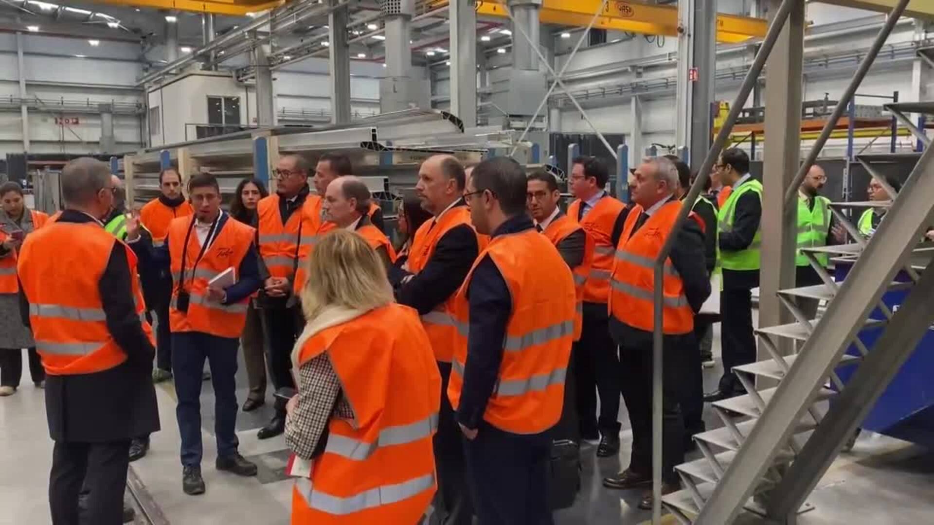 Visita la fábrica ferroviaria española Talgo en Álava el ministro delegado marroquí de Inversión