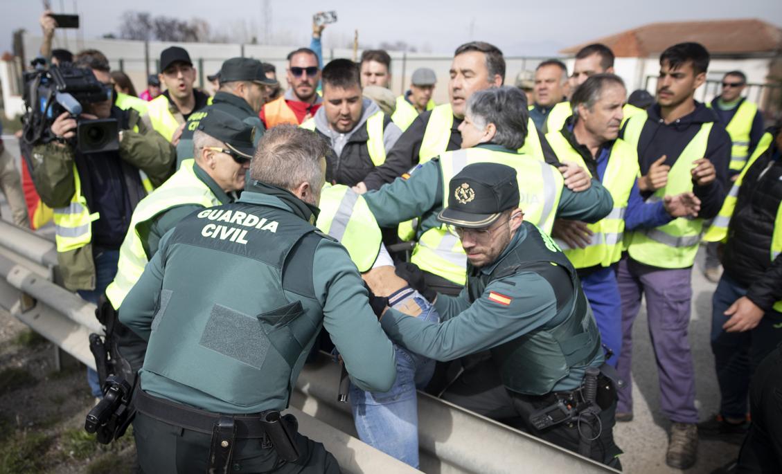 Carreteras cortas en Madrid, Cataluña, Murcia, Valladolid, Valencia, Extremadura y el resto de España por las protestas campesinas de hoy