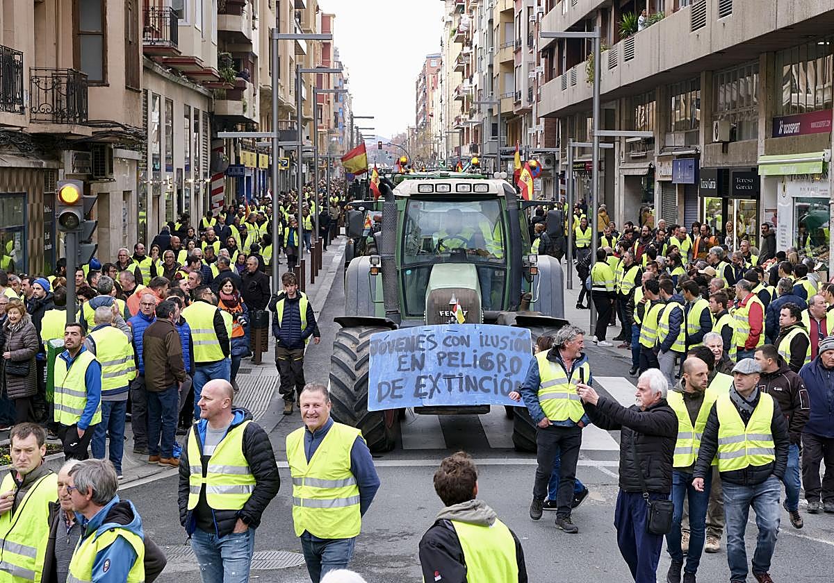 Traktör protestolarının dördüncü gününde Madrid, Katalonya, Valladolid ve İspanya'nın geri kalanında yollar kapatıldı