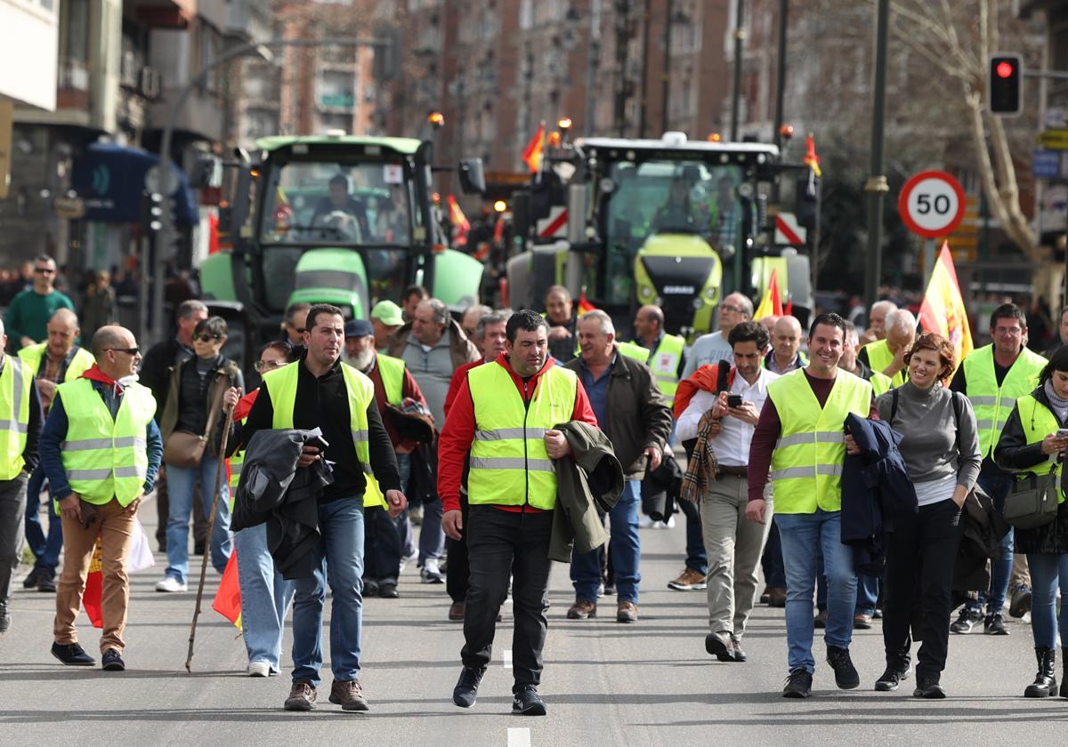 Huelga de agricultores, en directo: se retrasa la reunión prevista entre los manifestantes y Planas en el Ministerio de Agricultura mientras que Atocha se llena de tractores