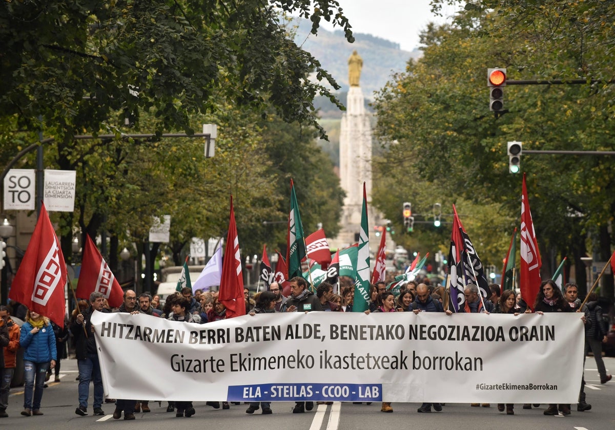 Manifestación de trabajadores de la enseñanza concertada del País Vasco