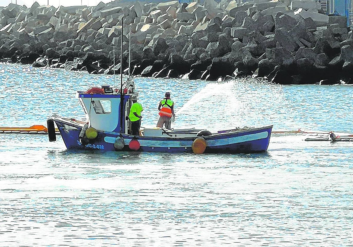 La empresa Biopulcher logró descontaminar el puerto del Gran Tarajal (Fuenteventura) a través de la biorremediación