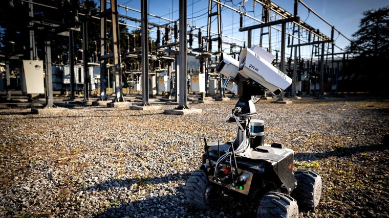 Uno de los robots que EDP emplea para supervisar sus subestaciones y detectar posibles averías. Se desplaza de forma autónoma