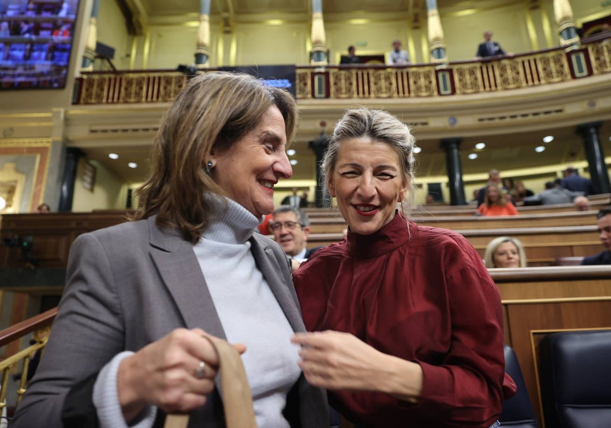 La ministra de Transición Ecológica, Teresa Ribera, junto a la ministra de Trabajo y líder de Sumar, Yolanda Díaz