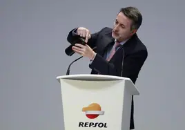 Repsol critica el impuesto a las energéticas porque «hay que favorecer al que invierte y da empleo en España»