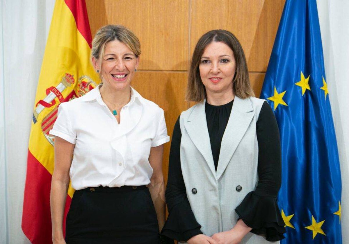 La videpresidenta segunda y líder de Sumar, Yolanda Díaz, junto a la secretaria general UATAE, María José Landaburu