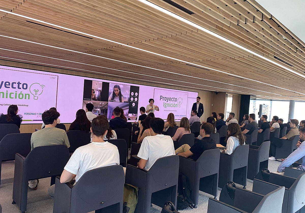 El programa incluye talleres en los que, por ejemplo, se enseña a preparar un currículum o a afrontar una entrevista