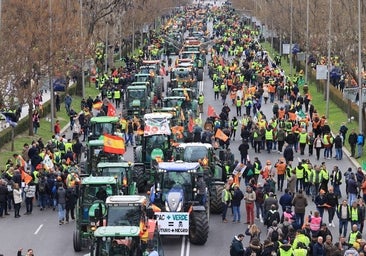 La pesca toma el asfalto con los agricultores: «Las políticas de la Unión Europea nos están hundiendo»