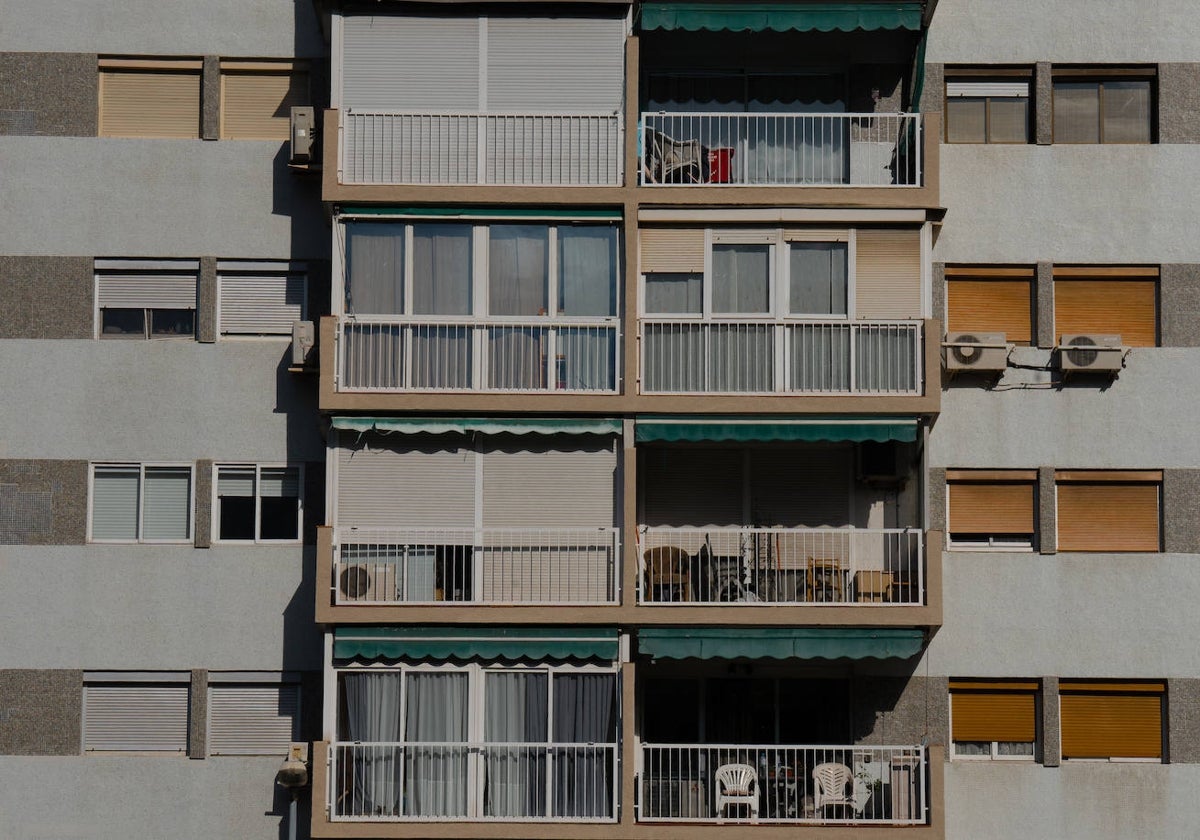 La fachada de un edificio de viviendas en Barcelona