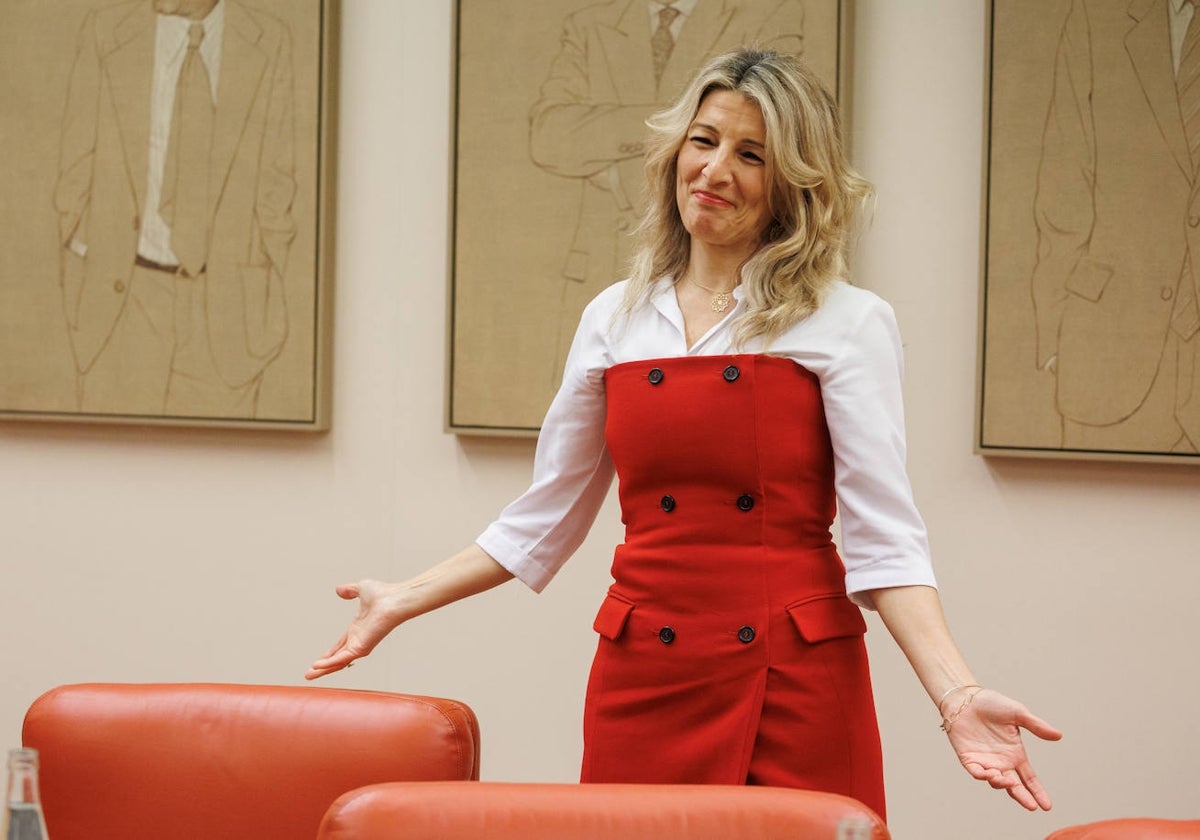 La vicepresidenta segunda y ministra de Trabajo, Yolanda Díaz, llega a una reunión de Sumar