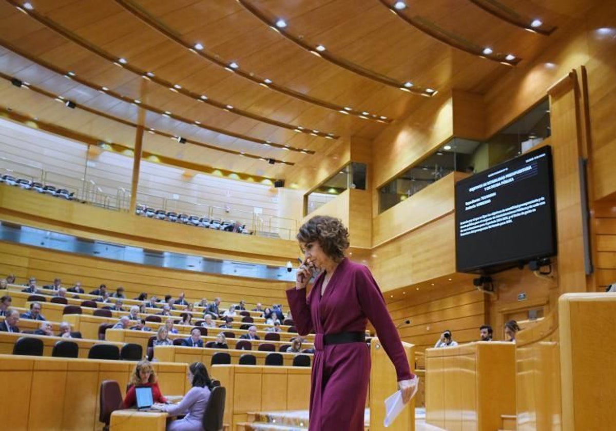 La ministra de Hacienda, María Jesús Montero, en el debate sobre la senda de déficit en el Senado