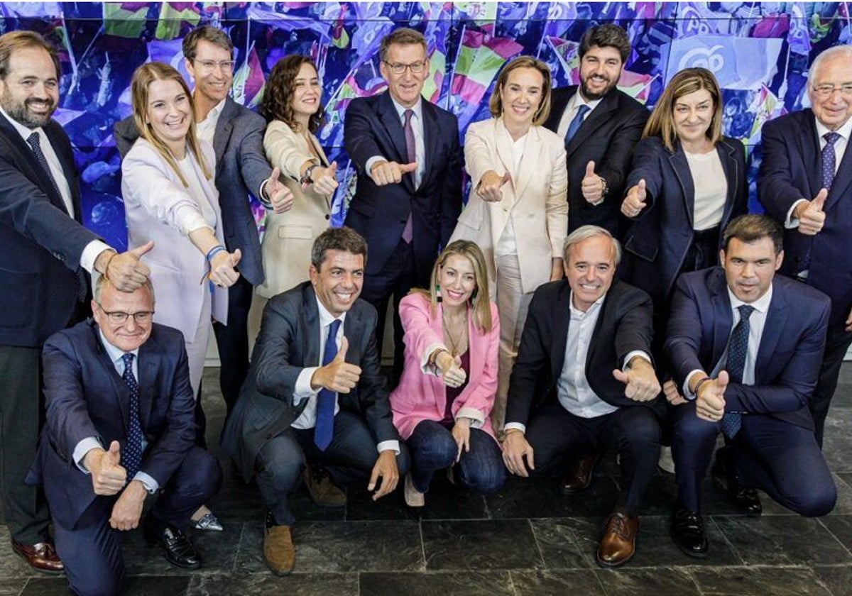Los líderes autonómicos del PP con el presidente del partido, Alberto Núñez Feijóo