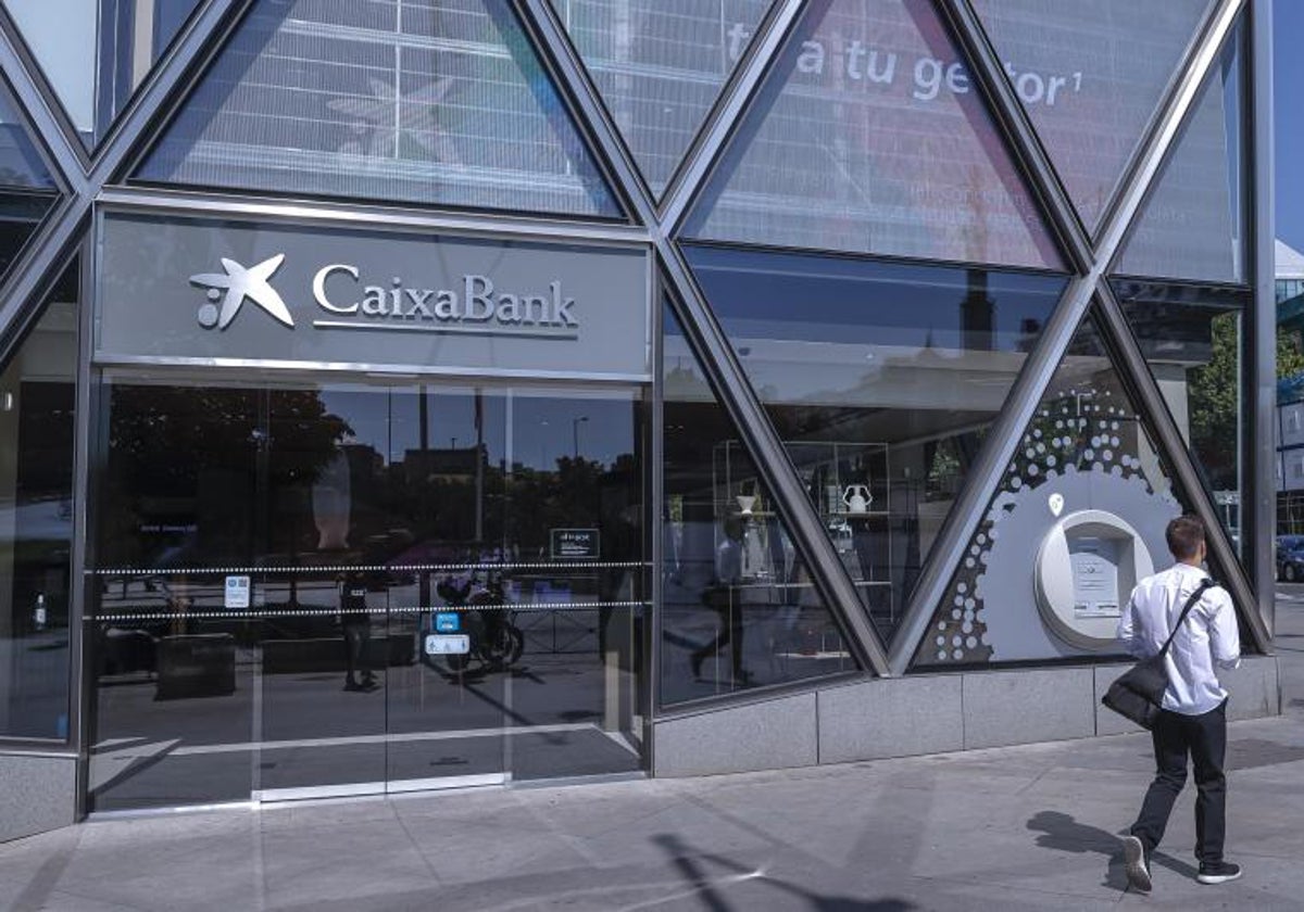 Una sucursal de Caixabank