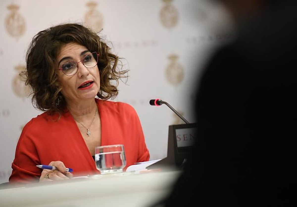 La vicepresidenta primera y ministra de Hacienda, María Jesús Montero, en el Senado