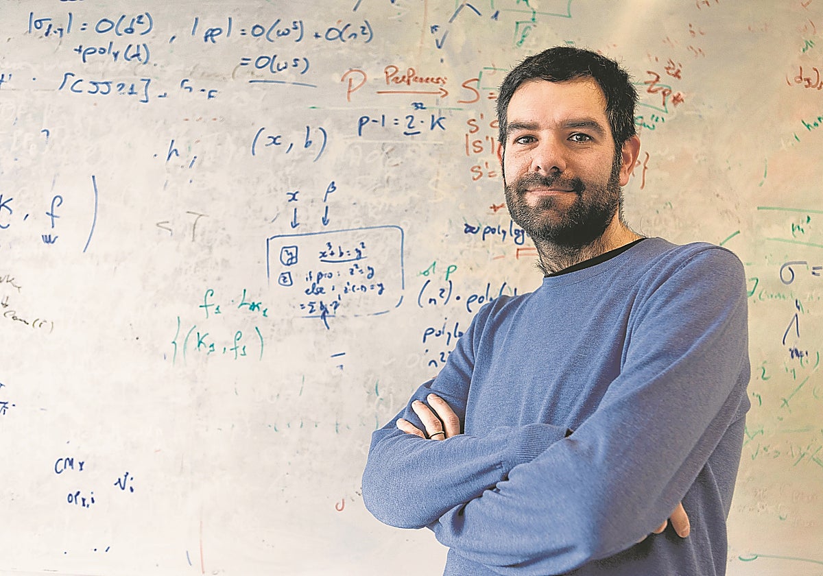 Dario Fiore en su despacho de Imdea Software, en la localidad madrileña de Pozuelo de Alarcón