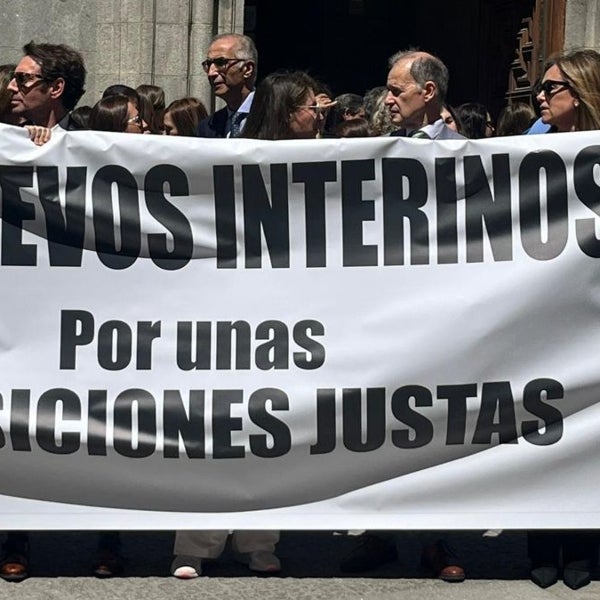 Los altos funcionarios frenan la maniobra para meter a interinos en puestos clave de la Administración