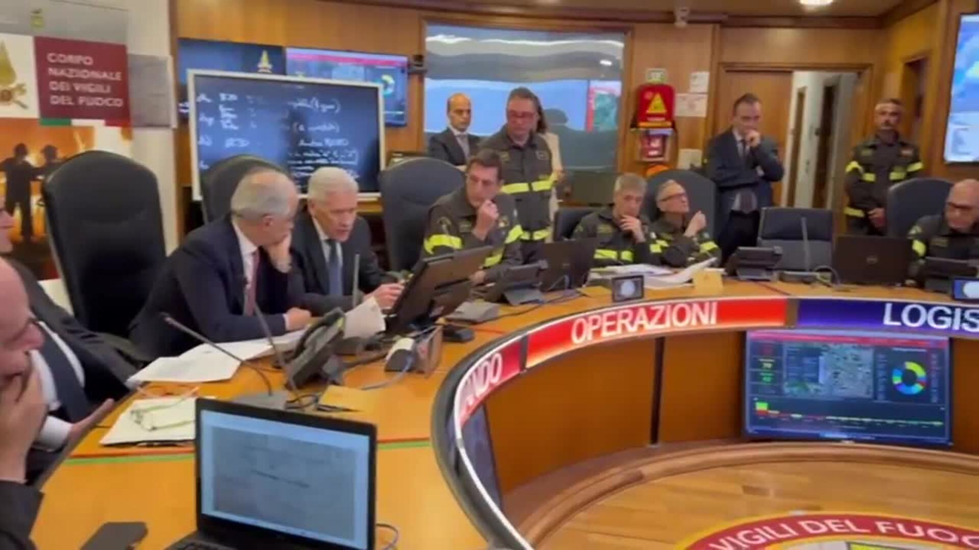 Ministro del Interior italiano monitorea rescate en central hidroeléctrica