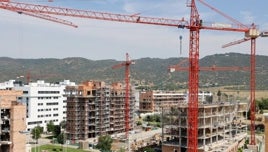 Los 184.000 pisos de Sánchez: atrapados en el papeleo y sin interés para las comunidades