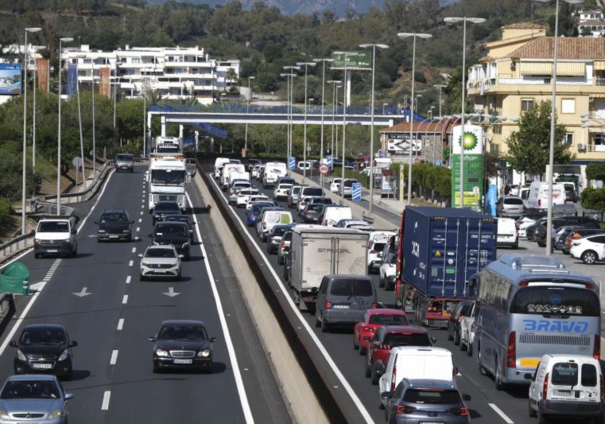 El Parlamento Europeo aprobó el año pasado prohibir la venta del coche de combustión en 2035