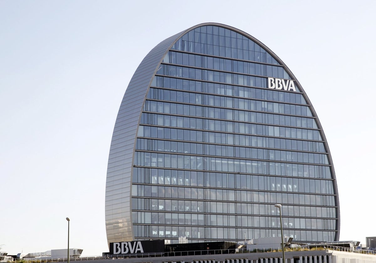 Caixabank califica de «interesante» la opa de BBVA para los accionistas del  Sabadell