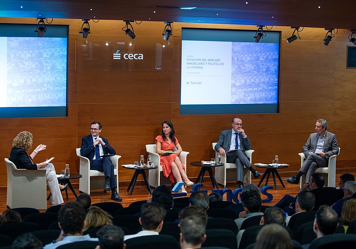 Mesa debate durante la jornada de Funcas