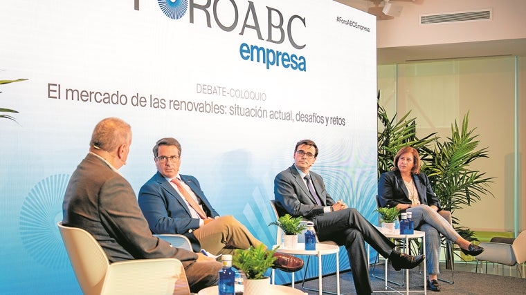 Alberto Velázquez (colaborador de ABC Empresa), Gabriel Aguiló (Axpo Iberia), Daniel Fernández (Engie) y Ana Gámez (Recurrent Energy y APPA Renovables)