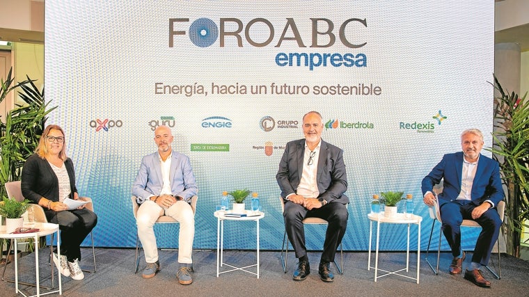 Charo Barroso (coordinadora de ABC Natural), David Aguilera (Gas Extremadura-CL Grupo Industrial), Miguel Mayrata (Redexis Renovables) y David Serrano (IMDEA Energía y Universidad Rey Juan Carlos)