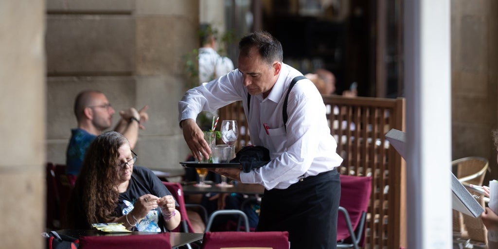 İspanya'da haziran ayında yaratılan 71.095 istihdamın %90'ından fazlasını konaklama ve ticaret oluşturuyor