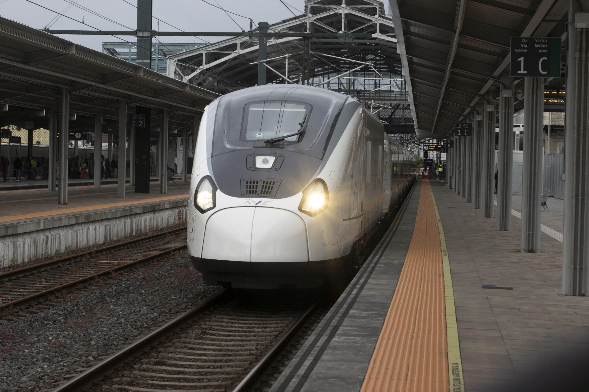 Uno de los diferentes trenes de alta velocidad que recorren España en una imagen de archivo