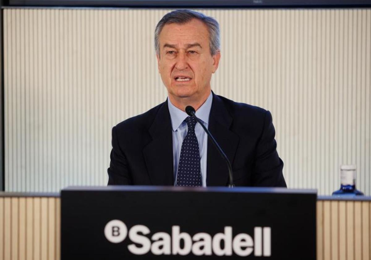 Banco Sabadell seduce a sus accionistas con más dividendos frente a la opa  de BBVA