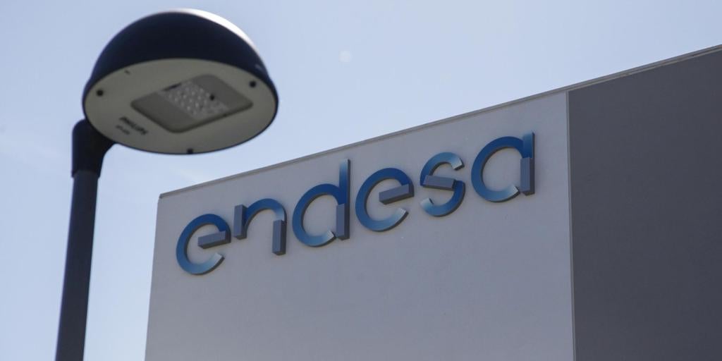 エンデサはスペインの太陽光発電事業のほぼ50％をアラブ首長国連邦のマスダールに8億1700万ユーロで売却する