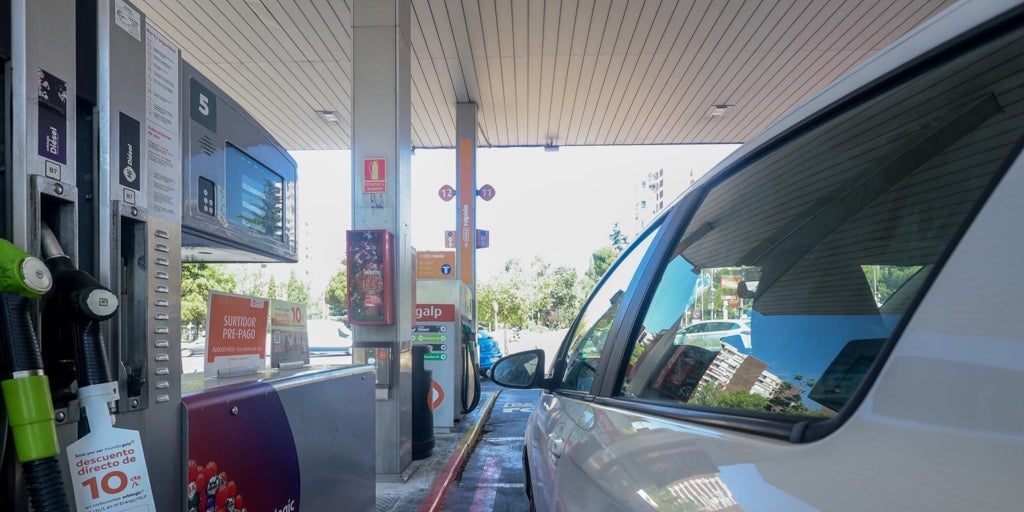 ガソリンスタンドでタンクを満タンにするのに最大20ユーロの差額が発生する