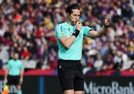 Cuánto dinero gana un árbitro en un partido de fútbol en España: salario base y complementos