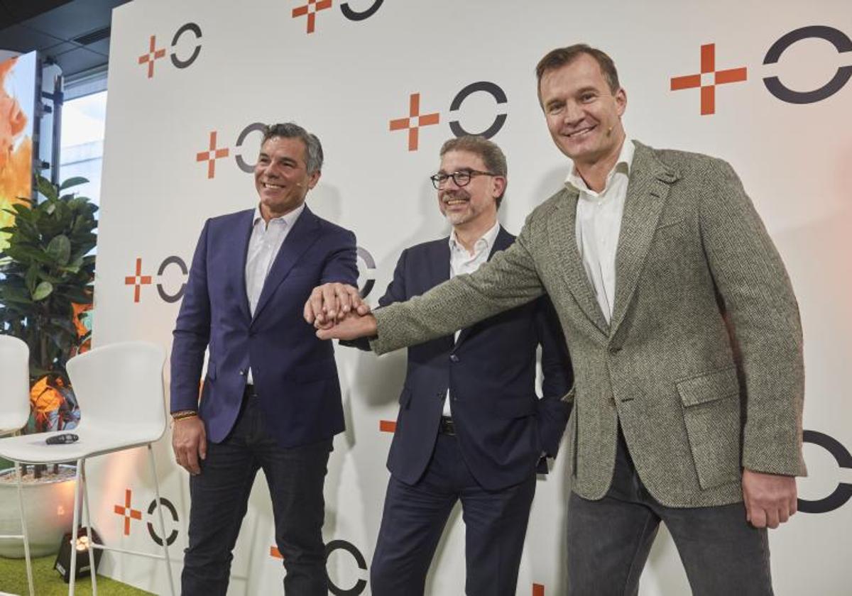 Presentación a prensa de la fusión empresarial entre las compañías de telefonía Orange y MásMóvil, con Meinrad Spenger (consejero delegado), Ludovic Pech (DG financiero) y Germán López (DG Operaciones)